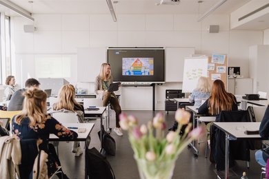 Sonja Wüst gab Einblicke in die vielfältigen Einsatzmöglichkeiten digitaler Medien für Lehrende und Lernende in der Grundschule.